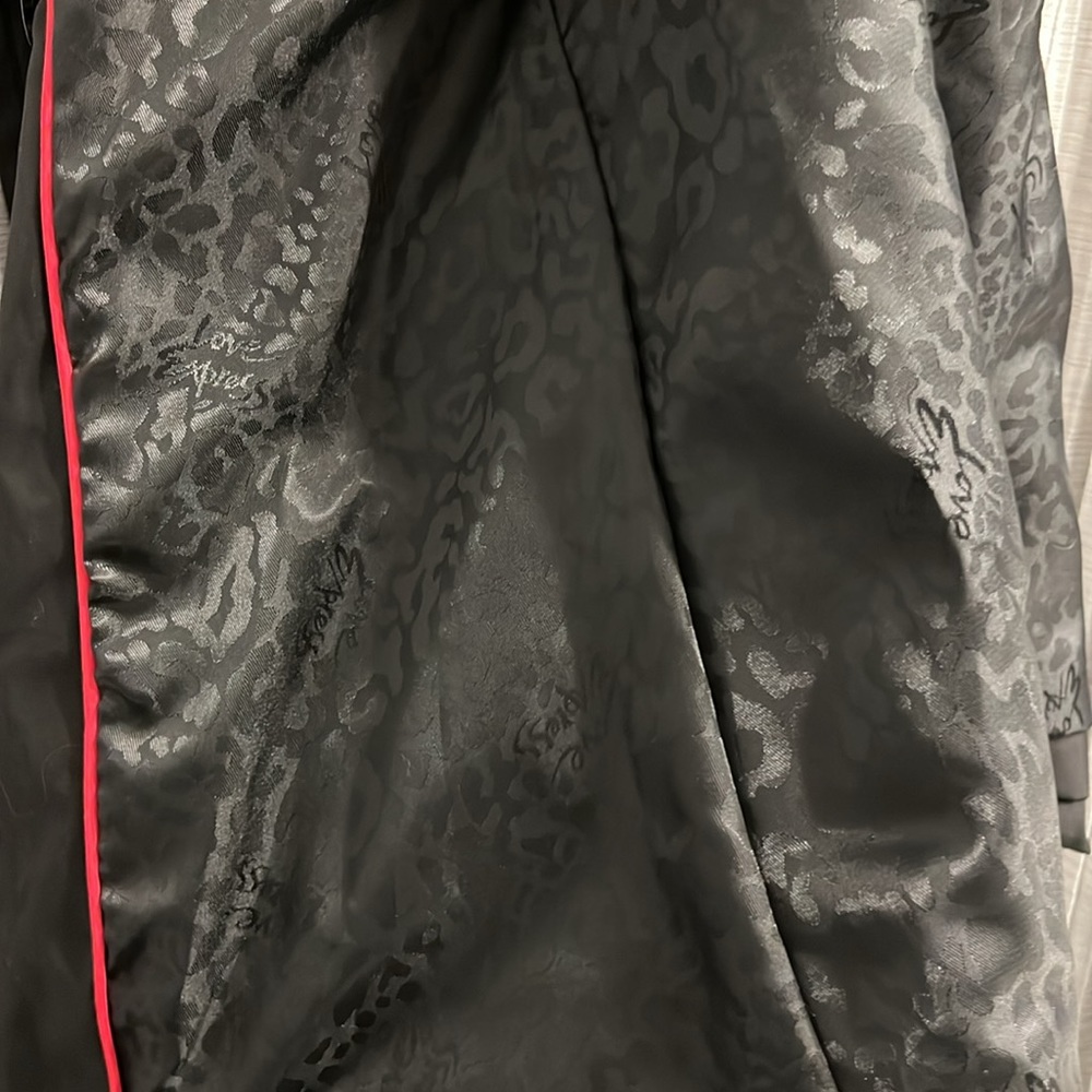 Limited Rain Coat Women’s Petite size small excellent used condition. Pockets - Picture 6 of 10
